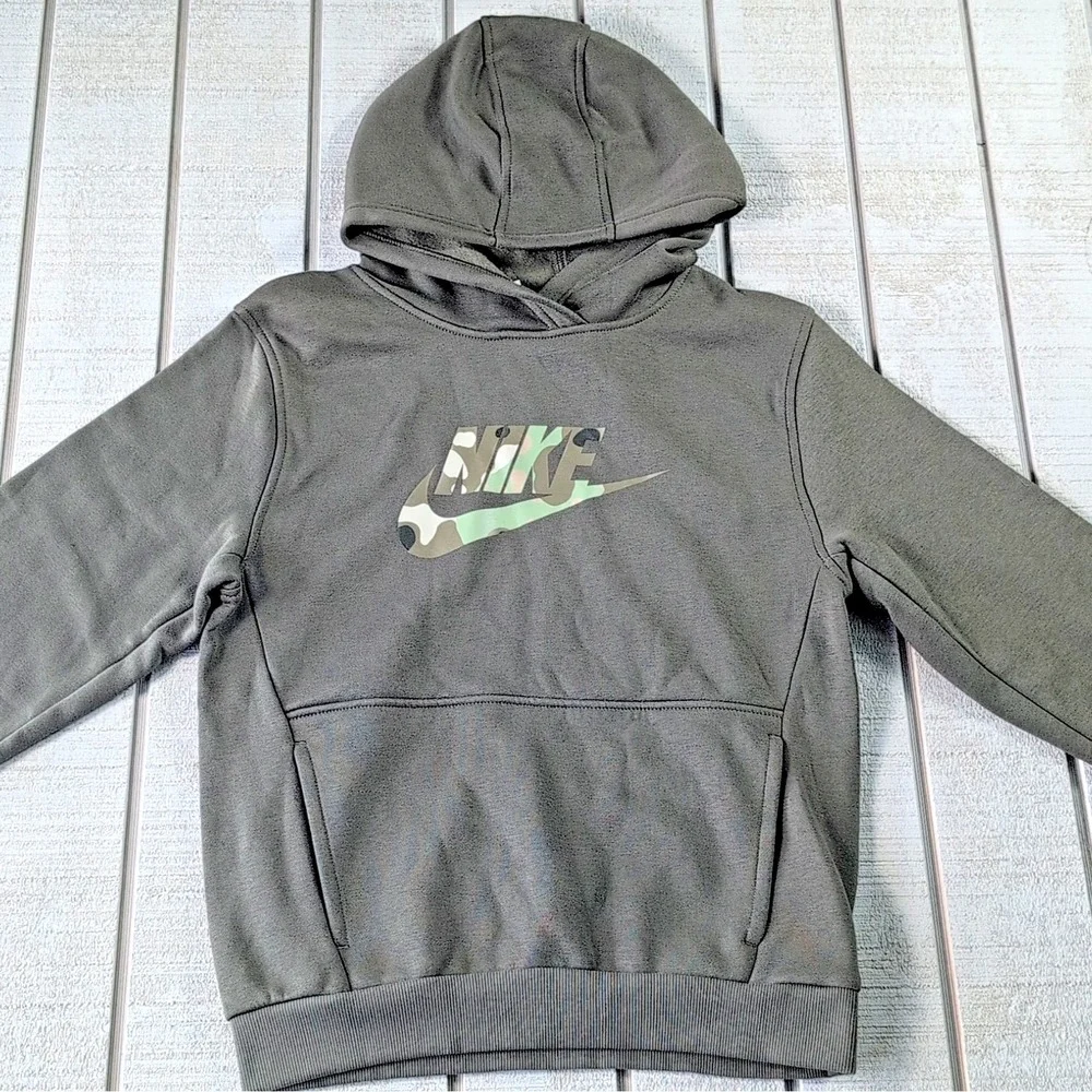 Nike sportswear club